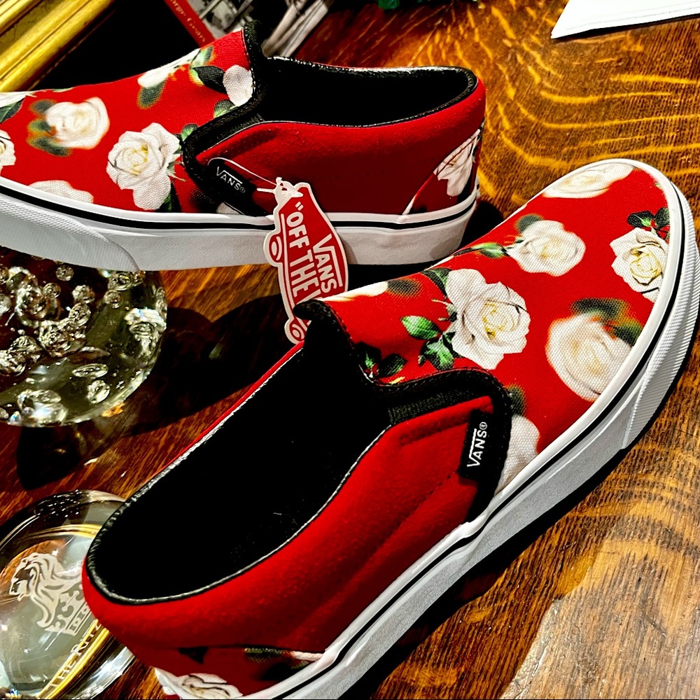 NWT VANS Classic SLIP ONS! Worn once only to try on! Gorgeous colors & comfy!